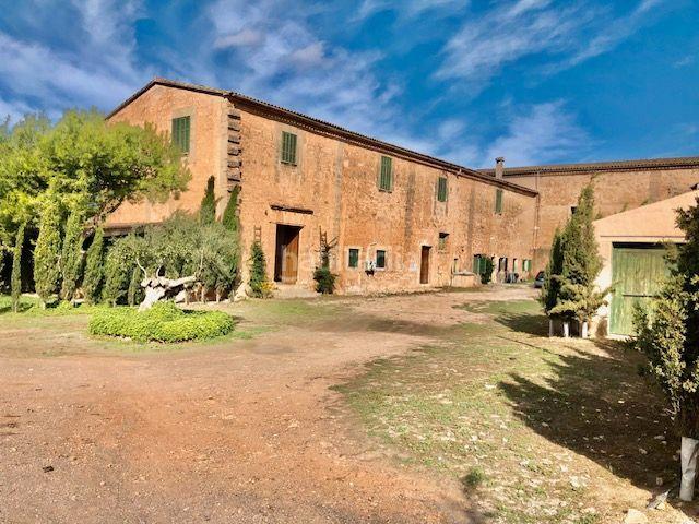 Masía en venta en Baleares Palma de Mallorca, Son Ferriol. Magnífica finca histórica del año 1581 Iglesia del Dominics es una de las propiedades mas bien posicionadas en el entorno inmedi. Masías.