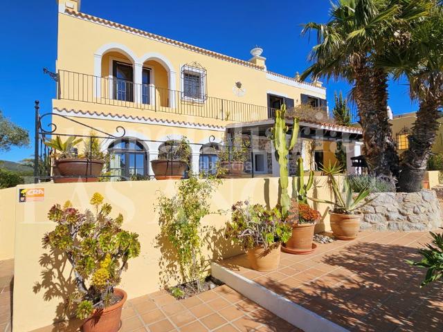 Masía en venta en Baleares Sant Josep de sa Talaia, Sant Josep. Finca única, con una ubicación preciosa, 3 unidades residenciales y vistas panorámicas. Masías Sant Josep de sa.