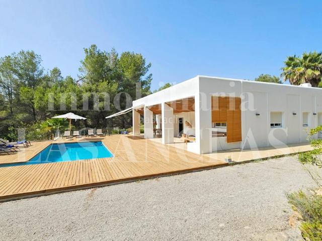 Masía en venta en Baleares Santa Eulària, Jesús. Licencia de alquiler! Amplia villa de una sola planta con piso de invitados y privacidad. Masías Santa.