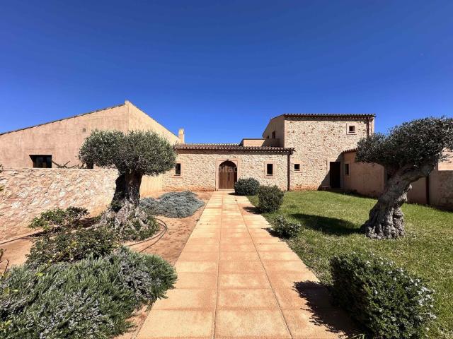 Masía en venta en Baleares Santanyí, Santanyí Poble. Exclusiva finca de nueva construcción en Santanyí la elegancia mediterránea se une al confort de la vida moderna. Masías.