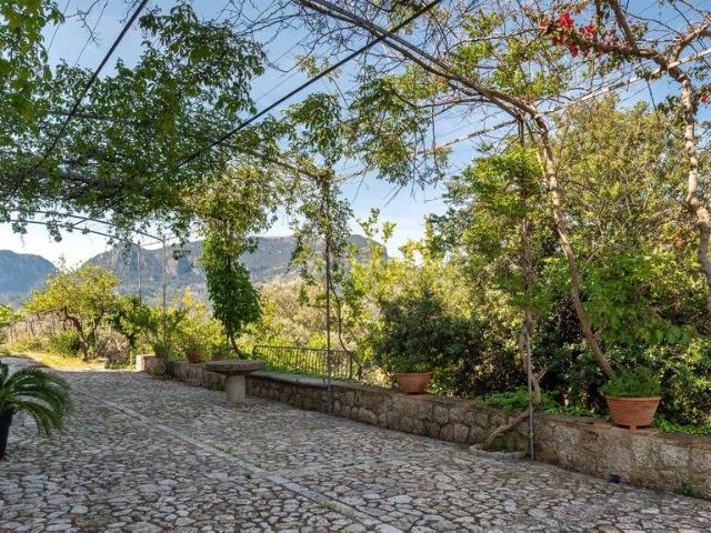 Masía en venta en Baleares Sóller. Preciosa finca rústica en una zona tranquila y soleada de Soller. Masías.