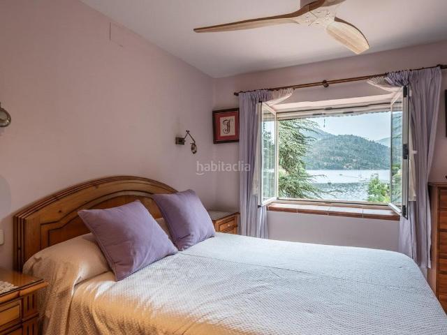 Masía en venta en Barraco El. LA CASA DEL LAGO CHALET EXCLUSIVO CON ACCESO DIRECTO AL PANTANO DEL BURGUILLO Y VISTAS ÚNICAS. Masías Barraco.