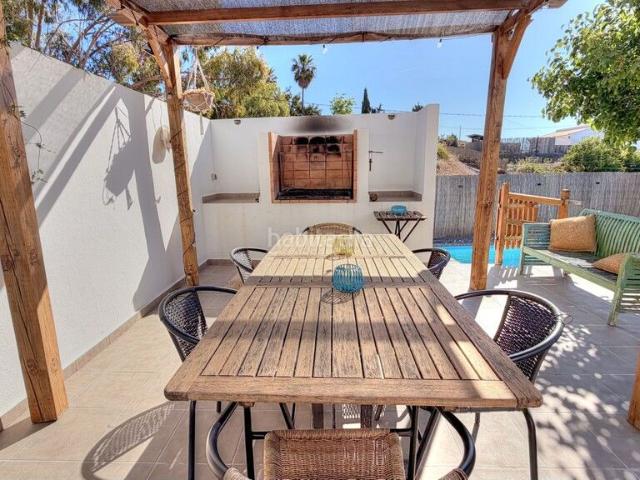 Masía en venta en Benajarafe. Encantadora Casa de Campo con Piscina y Amplios Espacios Exteriores cerca de la Playa en Benajarafe. Masías.