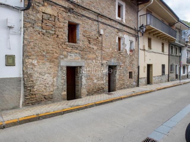 Masía en venta en Biescas. CASA CON TERRENO EN BIESCAS. Masías.