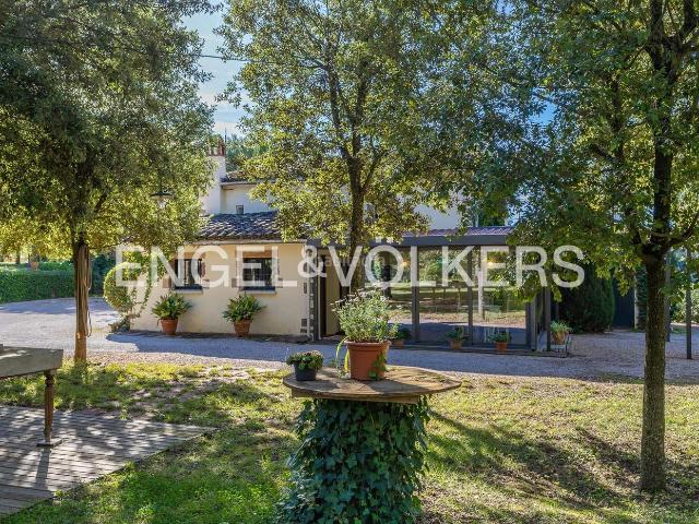 Masía en venta en Bigues i Riells del Fai. Finca rústica con dos viviendas, piscina y jardines en el Vallès Oriental. Masías Bigues i Riells del.
