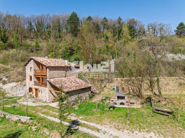 MOLÍ de DALT: MASIA MOLÍ del S.XV a BORREDÀ. Una joya única en el Berguedà