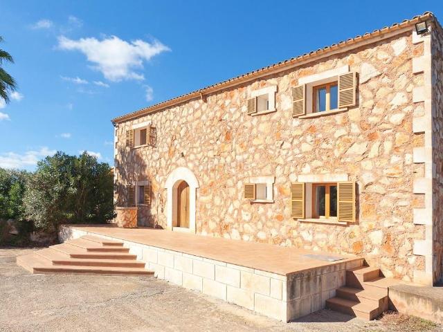 Masía en venta en Campos del Río. Finca de piedra natural con gran piscina, vistas panorámicas y mucha privacidad entre Campos y Felanitx. Masías Campos del.