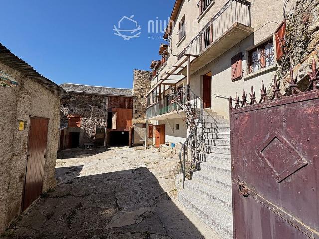 Masía en venta en calle De la Plaça, Dorres, de 336 m² 9 habitaciones por 470.000