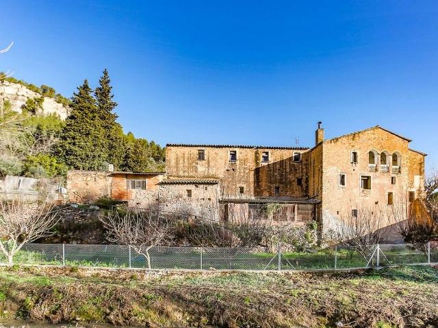 Masía en venta en calle Major, Vallirana, de 929 m² 5 habitaciones por 360.000