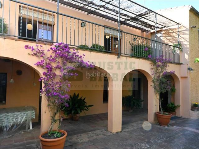 Masía en venta en Calonge, Poble. Exclusiva antigua rectoría reformada en venta en el centro de Calonge, Baix Empordà, a pocos minutos de las playas de la. Masías.