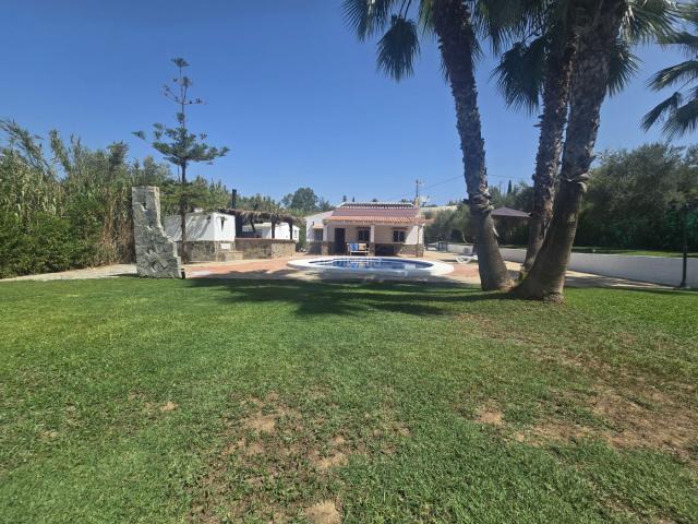 Masía en venta en Cártama, Nueva Aljaima Las Tres Leguas Los Mondeños. Impresionante finca situada a 5 minutos del centro de Estación de Cártama. Masías.