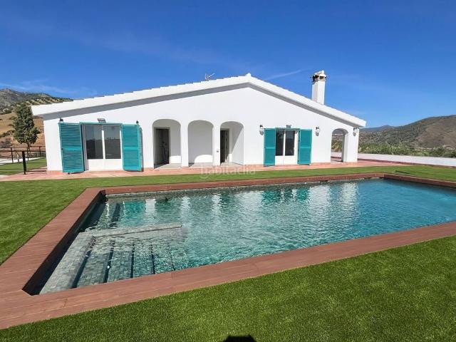 Masía en venta en Casarabonela. Excepcional chalet de lujo en el campo con patio interior, piscina y hermosas vistas cerca de Casarabonela. REF F5425081. Masías.