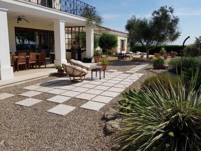 Chalet en venta en Cervera del Maestre. Villa de lujo con vistas al mar y la Sierra dIrta. Chalets Cervera del.