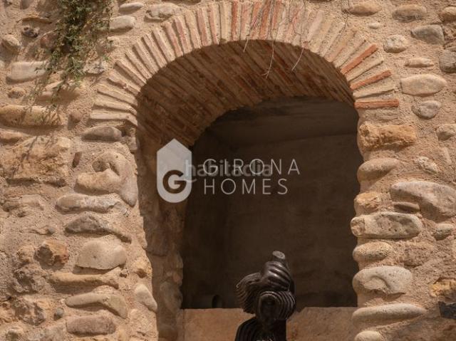Masía en venta en Cervià de Ter. Majestuosa casa señorial con historia, arte y oportunidades únicas. Masías Cervià de.
