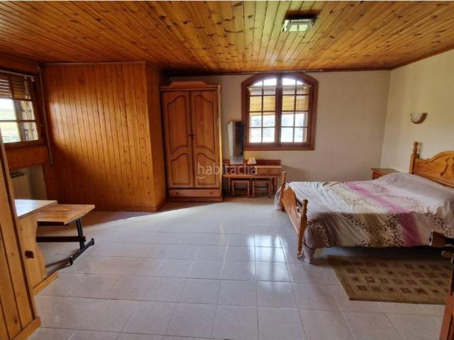 Masía en venta en Ciudad Rodrigo. GRAN CHALET CON 2 COCINAS 3 BAÑOS Y 8 HABITACIONES. Masías Ciudad.