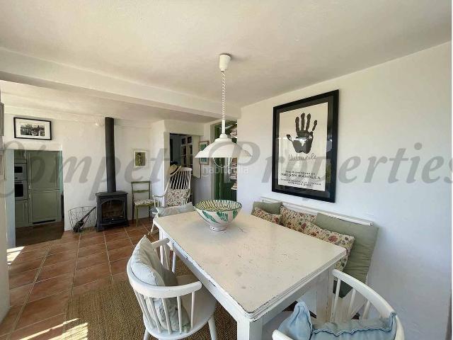 Masía en venta en Cómpeta. Casa rústica encantadora con gran piscina. Masías.