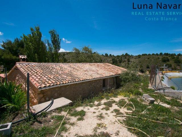 Masía en venta en Confrides. En medio del valle. Masías.