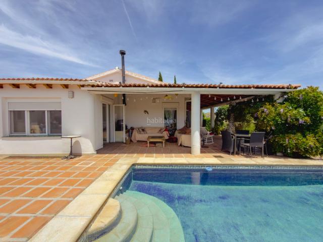 Masía en venta en Coín. Nueva en el Mercado Villa de Campo Elevada con 4 Habitaciones, Piscina, Vistas y Excepcional Vida al Aire Libre en Coín. Masías.