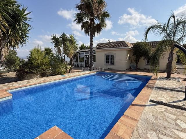 Masía en venta en Coín. Casa de campo de una sola planta con piscina y vistas panorámicas impresionantes en Coín. REF F5441146. Masías.