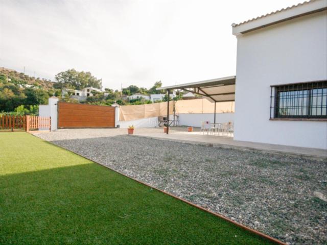 Casa en venta en Coín. ENCANTADORA FINCA CON CASITA AL LADO DEL PUEBLO. Casas.