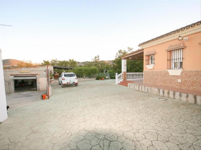 Casa en venta en Coín. FINCA CON PISCINA Y ALMACENES. Casas.
