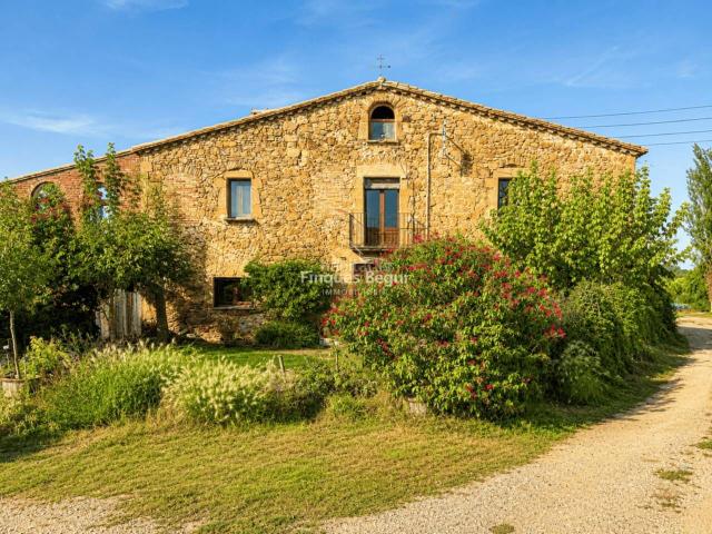 Masía en venta en Corçà. Auténtica masía catalana con más de 39.000 m de terreno en Corçà. Masías.