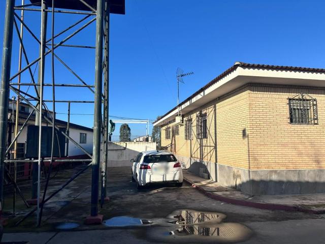 Masía en venta en Córdoba, El Higuerón. FINCA RÚSTICA HIPOTECABLE CON 2 CASAS, 2 NAVES Y TRASTEROS A 10 MINUTOS DE CÓRDOBA. Masías.