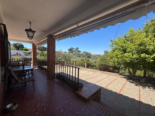 Masía en venta en Córdoba, Paraíso Arenal La Colina. Casa con terreno en Urbanización Doña Manuela, Córdoba Piscina propia, amplio terreno y entorno privilegiado No hipotecable. Masías.