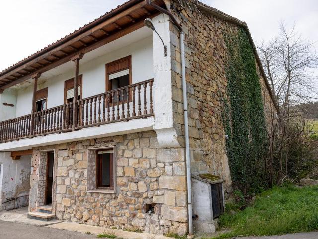 Masía en venta en Corrales de Buelna Los. CASA A LA VENTA EN LOS CORRALES DE BUELNA. Masías Corrales de Buelna.