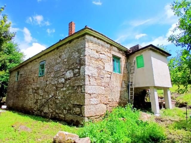 Masía en venta en Crecente. casa rural independiente en Terra de Celanova Ourense. Masías.