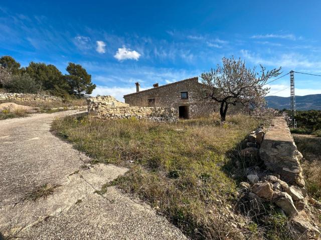 Masía en venta en Sierra Engarcerán. MASIA CERCA ELS IBARSOS ELS ROSILDOS. Masías Sierra.