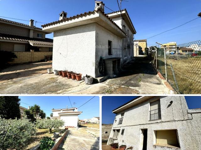 Masía en venta en Deltebre Costa Dorada. Casa de dos plantas en Carrer San Roc de Deltebre. Masías.