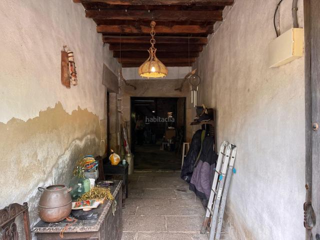 Masía en venta en Elorrio. Caserío bifamiliar con gran potencial y amplio terreno. Masías.