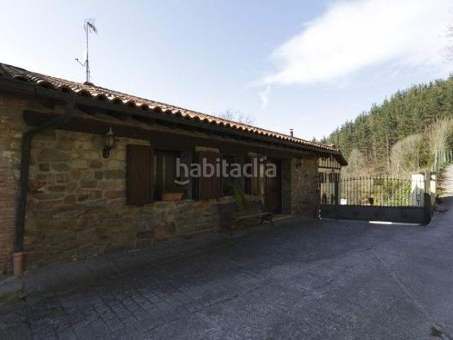 Masía en venta en Elgoibar. Se vende casa rustica adosada. Masías.