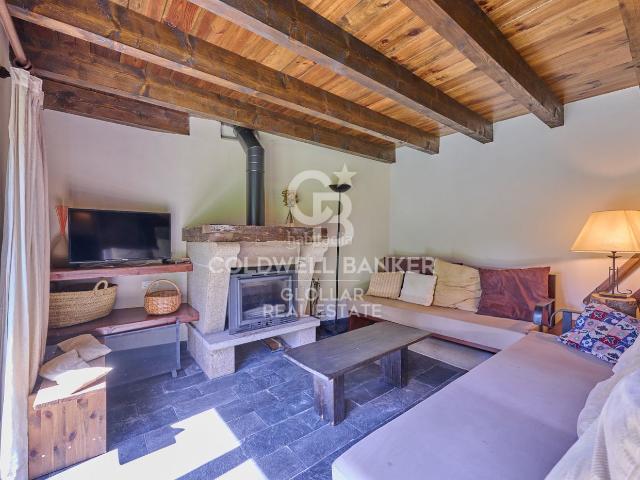 Masía en venta en Err Pirineos. Encantadora casa de pueblo reformada en Err. Masías.