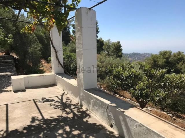 Masía en venta en Frigiliana. A la VENTA Finca rústica de 80 m² con 8.981 m² de terreno situada a 1 kilómetro de Frigiliana. Masías.