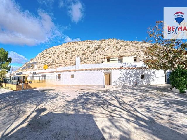 Masía en venta en Galera. SE VENDE BONITA CUEVA EN UNA DE LAS MEJORES ZONAS DE GALERA GRANADA. Masías.