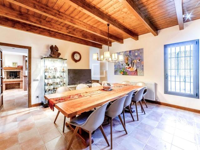 Masía en venta en Granada La. Exclusiva masía renovada de 6 dormitorios en venta en Penedès. Masías Granada.