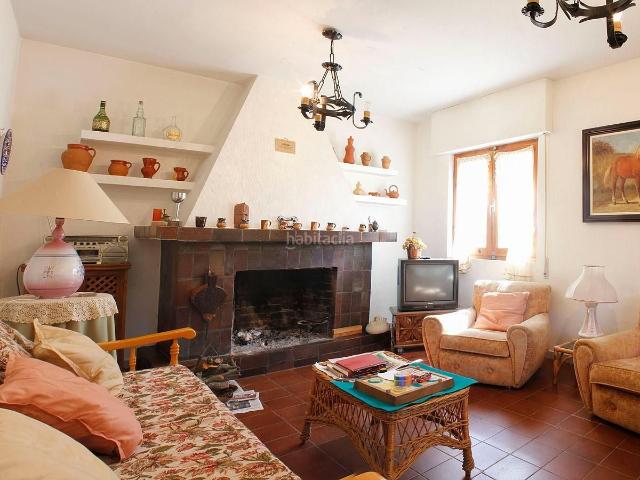 Masía en venta en Grijota. Parcela, con casa y nave. Masías.