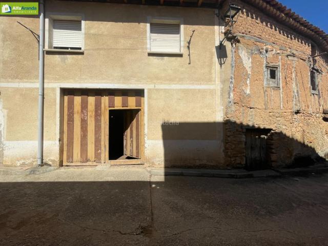 Masía en venta en Gumiel de Hizán. CASA DE PUEBLO CON CORRAL. Masías Gumiel de.