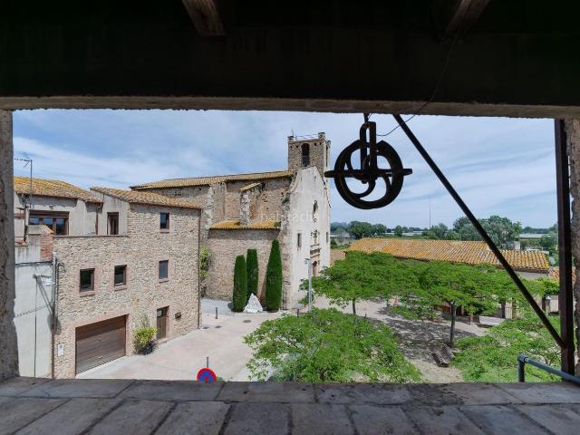 Masía en venta en Gualta Costa Brava. Casa de pueblo en venta en Gualta con 3 dormitorios y garaje, en el Baix Empordà. Masías.