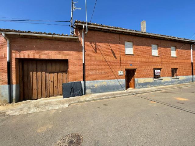 Masía en venta en Joarilla de las Matas. Panaderos Valladolid Inmobiliaria, Casa de pueblo Joarilla de las Matas en venta con patio. Masías Joarilla de las.