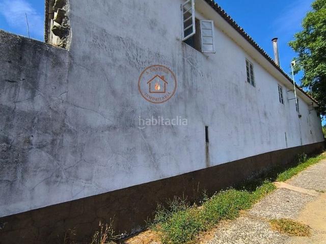 Masía en venta en Lalín. Casa tradicional para reformar con 490 m construidos y más de 1.400 m de terreno a 11 minutos de Lalín. Masías.