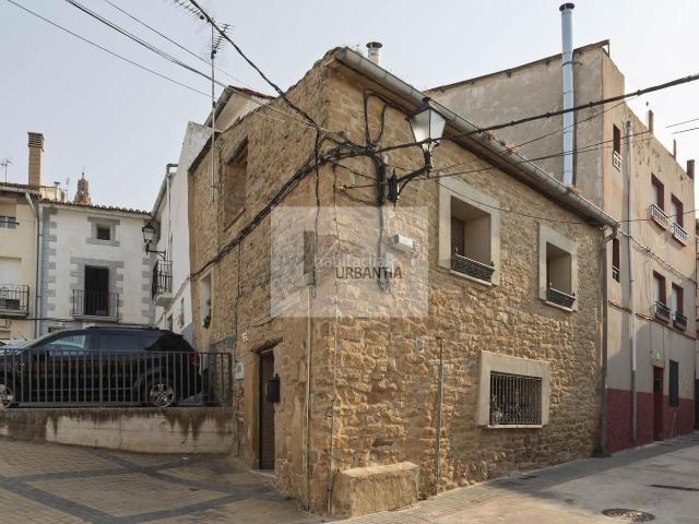 Masía en venta en Larraga. El encanto de la piedra. La calidez de un hogar listo para disfrutar. Masías.