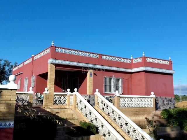 Masía en venta en Lepe. Finca Soleada de una sola planta con piscina, árboles frutales y gran jardín. Masías.