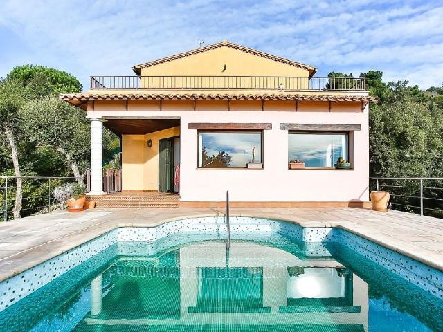 Masía en venta en Lloret de Mar, de 310 m² 4 habitaciones por 395.000 €