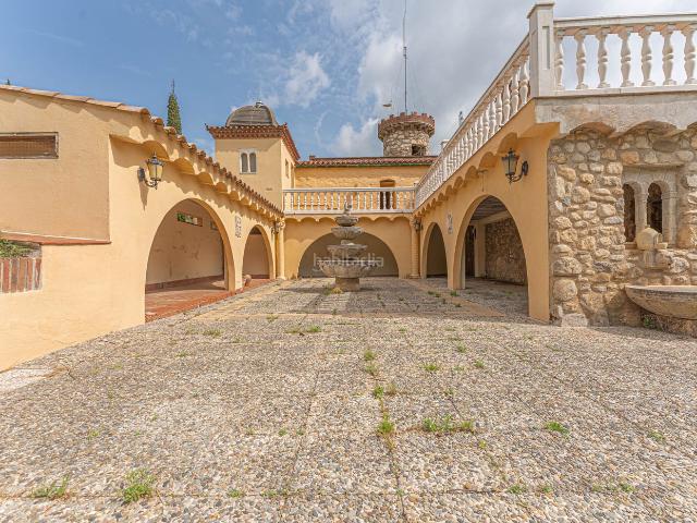 Masía en venta en Lladó. Espectacular masía. Masías.