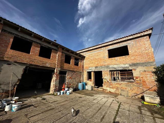 Masía en venta en Lleida, Llívia. Estructura chalet en venta en Llivia. Masías.