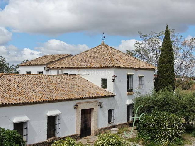 Masía en venta en Marchena. Precioso cortijo andaluz en la Puebla de Cazalla para celebraciones y eventos. Masías.