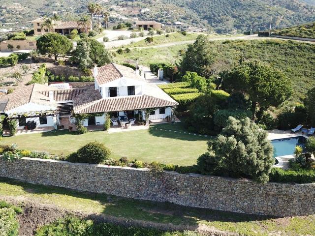 Masía en venta en Mijas, La Cala Mijas. Preciosa casa de campo de 4 dormitorios con piscina y impresionantes vistas panorámicas en La Cala de Mijas. REF F4655803. Masías.